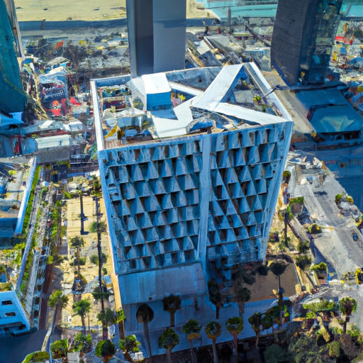 מבט ממעוף הציפור על בניין המשרדים המודרני בתל אביב